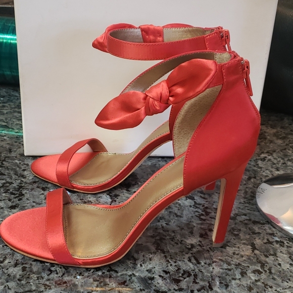 Badgley Mischka Shoes - Beautiful  and brand new